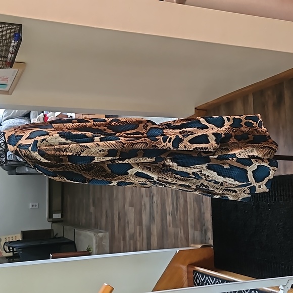 👗ARIELLA ABSTRACT PRINT DRESS👗 - Picture 6 of 8